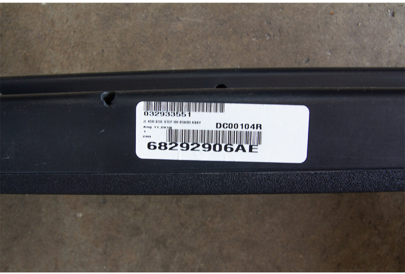 Jeep Wrangler JLU Sahara Steps / Running Boards OEM Mopar Take-Off 68292906AE, 68292907AF