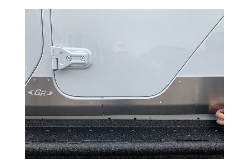 GenRight Rocker Kick Plate; Gladiator JT